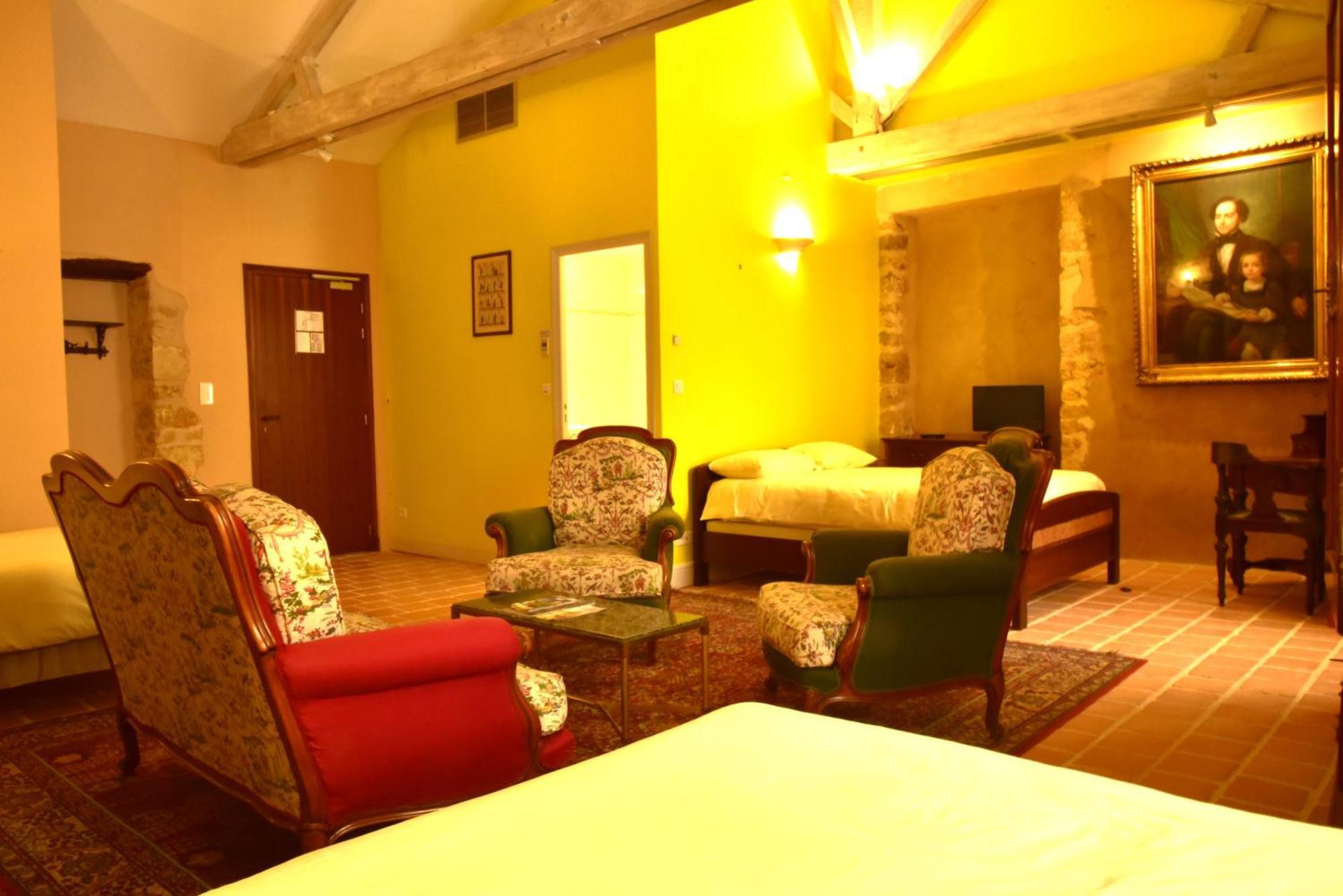 Logis Hotel Le Boudoir Belvès Szoba fotó